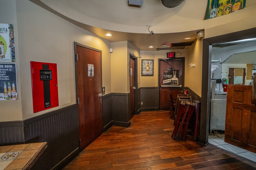 More Photos Of 406 South Ave, Springfield Storefront Retail Office For Lease