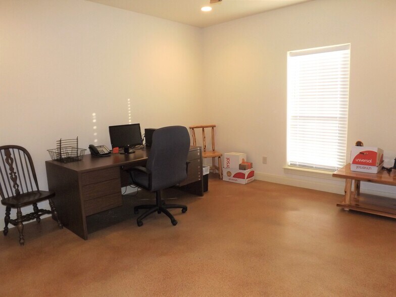 More Photos Of 4449 Highway 90, Alleyton Office For Lease