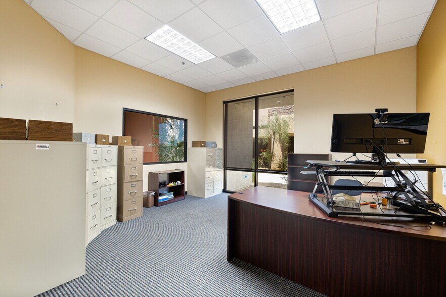 More Photos Of 550 S Paseo Dorotea, Palm Springs Medical For Sale