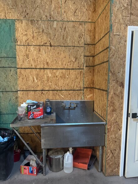 More Photos Of 503 N Broad St, Bainbridge Light Manufacturing For Lease