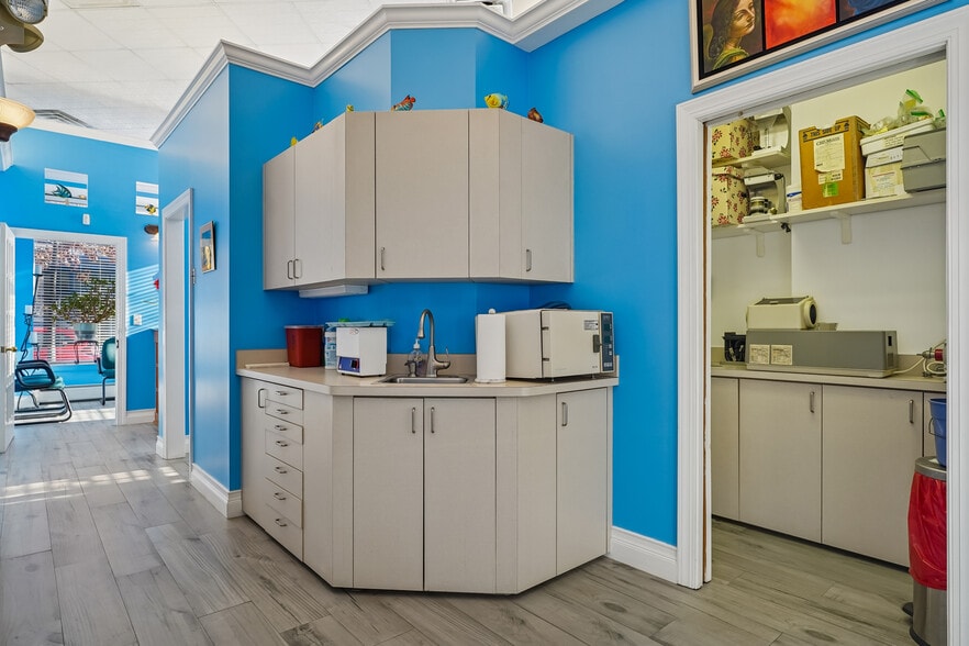 More Photos Of 273 Monmouth St, Jersey City Medical For Sale