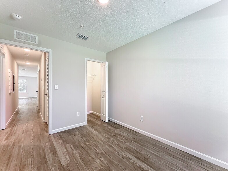 More Photos Of 6421 Breezy Oaks Way, Jacksonville Apartments For Sale