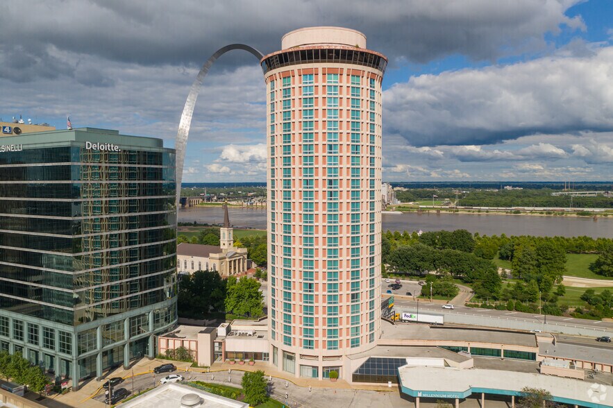 More Photos Of 200 S 4th St, Saint Louis Hotel For Sale