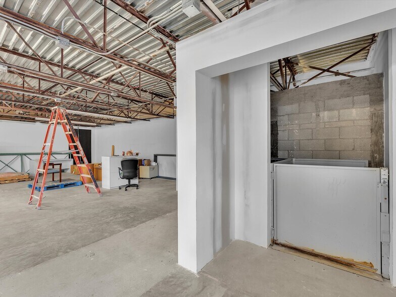 More Photos Of 10855 NW 27th St, Doral Warehouse For Lease