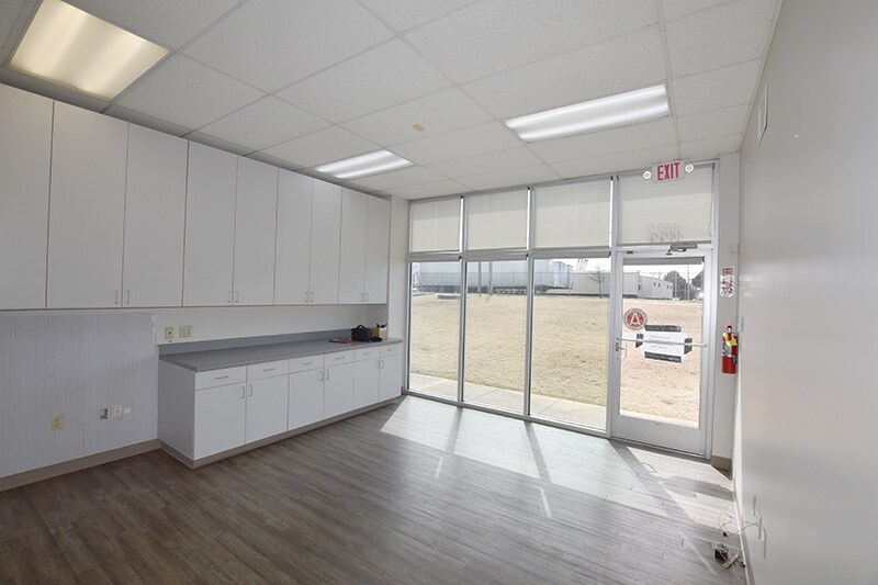 More Photos Of 1133 E Main St, Chattanooga Light Distribution For Lease