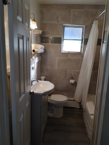 More Photos Of 3107 W Lake Rd, Erie Hotel For Sale