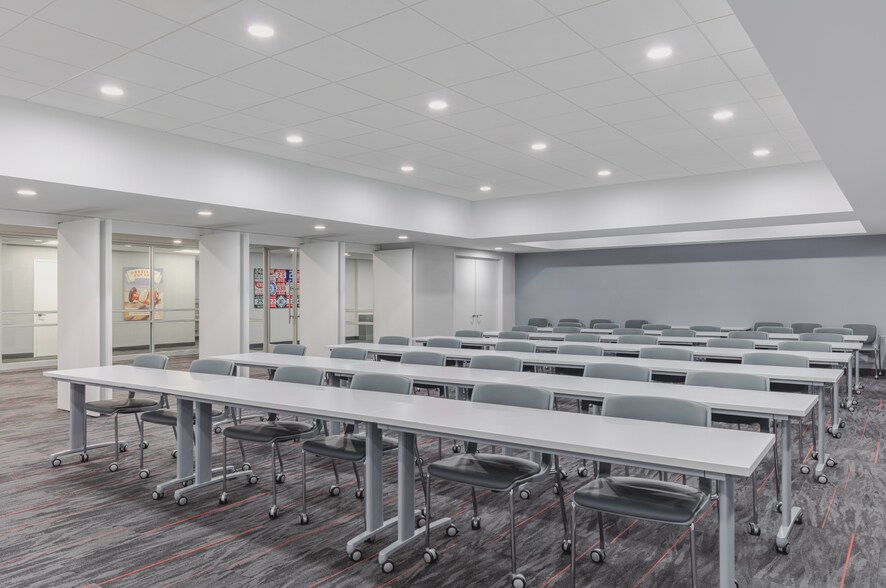 More Photos Of 150 Motor Pkwy, Hauppauge Office For Lease