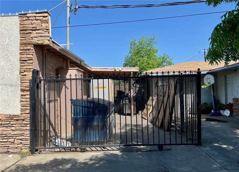 More Photos Of 409 E 12th, Madera Convenience Store For Sale
