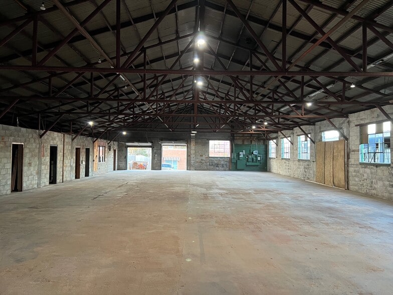 More Photos Of 2833 Washington St, Avondale Estates Storefront For Lease