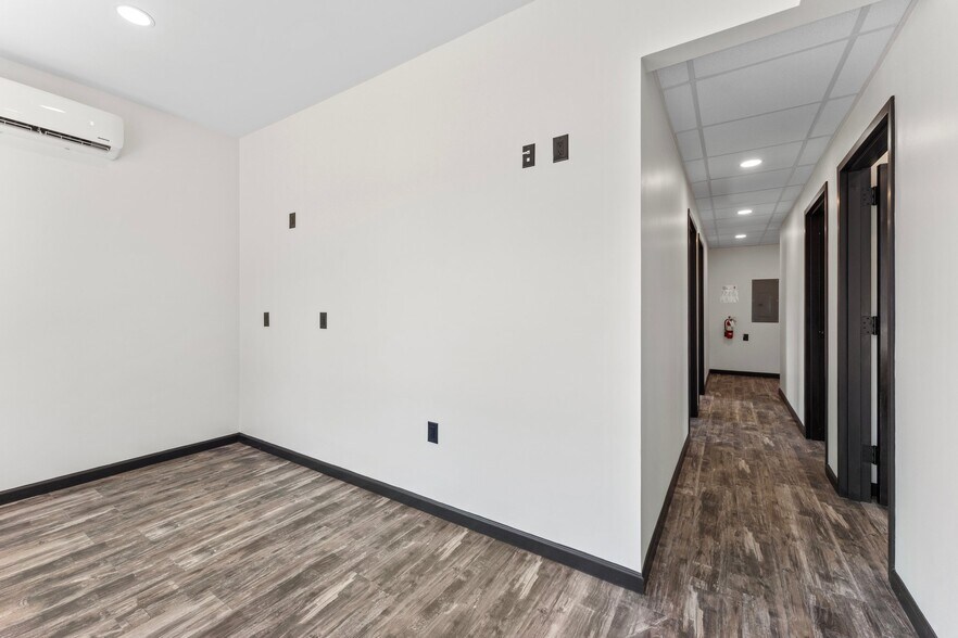 More Photos Of 2988 George Washington Memorial Hwy, Hayes Office For Sale