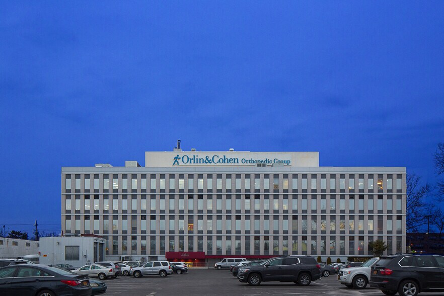 More Photos Of 444 Merrick Rd, Lynbrook Medical For Lease