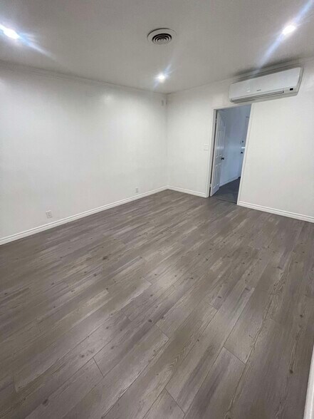 More Photos Of 872 Huntley Dr, West Hollywood General Retail For Lease