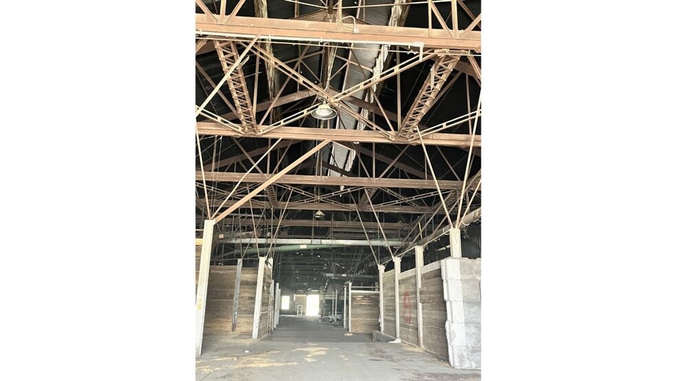 More Photos Of 1601 Marshall Ave, Portsmouth Distribution For Sale