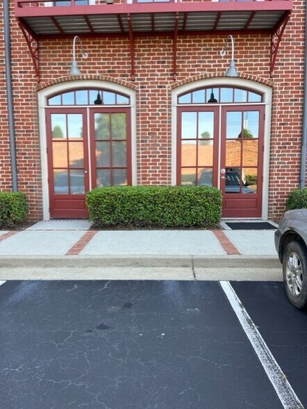 More Photos Of 2325 Log Cabin Dr SE, Atlanta Office For Lease