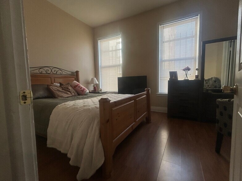 More Photos Of , Chicago Unknown For Sale