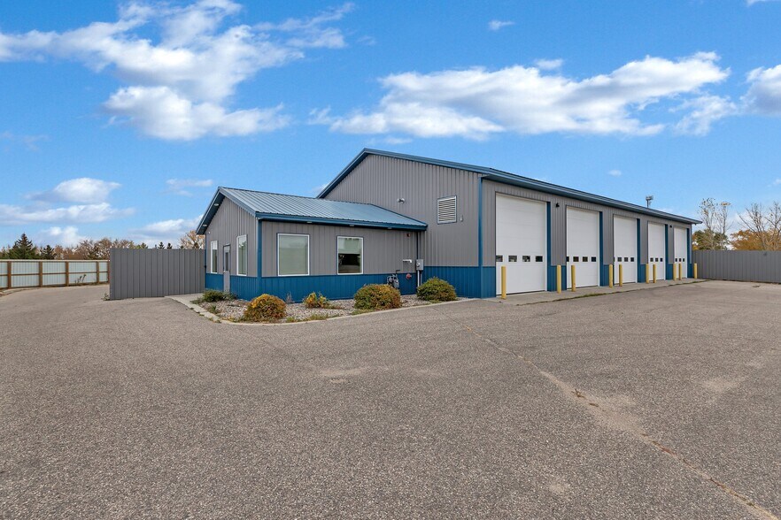 More Photos Of 3507 Dakota St, Alexandria Industrial For Lease