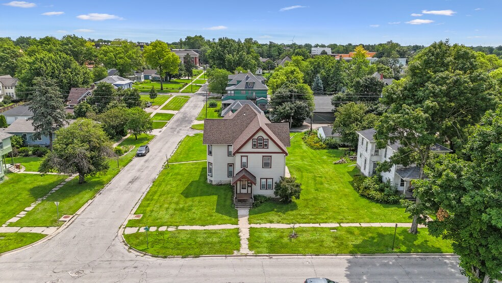 Primary Photo Of 1132 Main St, Grinnell Multifamily For Sale