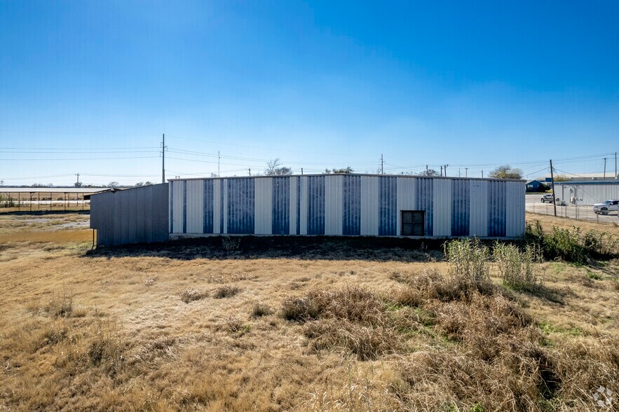 More Photos Of 1457 S Highway 181, Karnes City Warehouse For Sale
