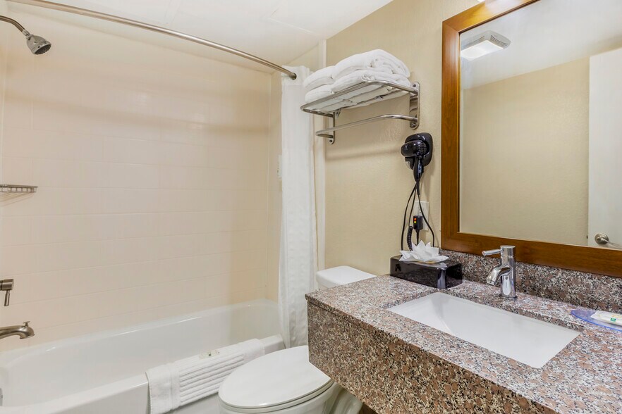 More Photos Of 115 Lake Ave, Spring Lake Hotel For Sale