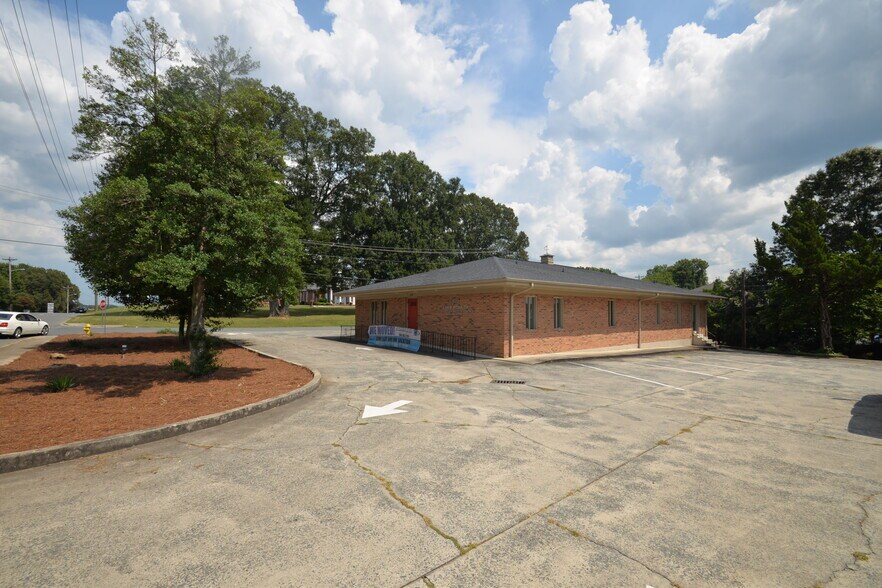 More Photos Of 120 E Phifer St, Monroe Medical For Lease