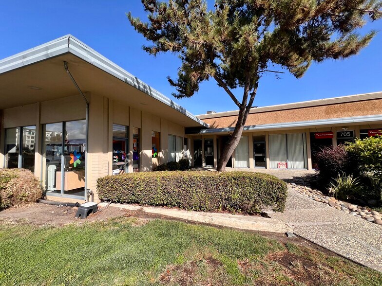More Photos Of 705 Veterans Blvd, Redwood City Medical For Sale
