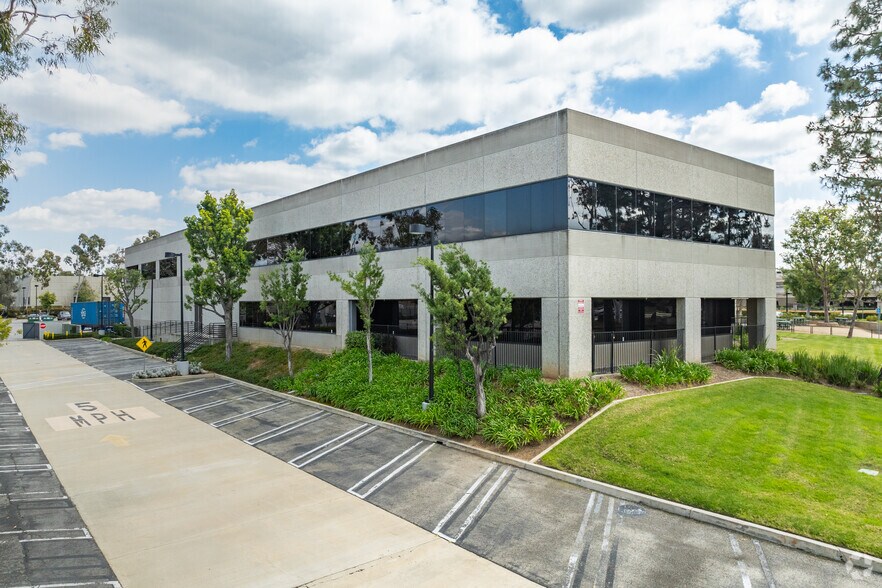 More Photos Of 300 N Lone Hill Ave, San Dimas Office For Lease