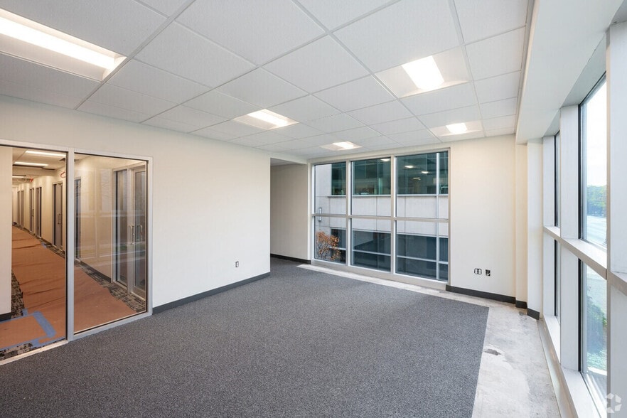 More Photos Of 1051 Franklin Ave, Garden City Office For Sale