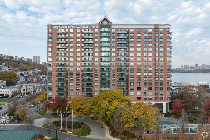 More Photos Of 100 Tower Dr, Edgewater Apartments For Lease