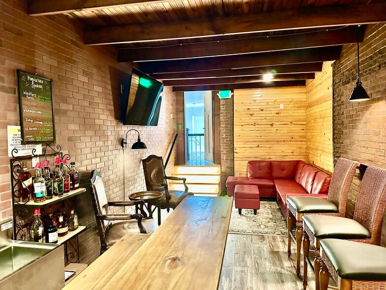 More Photos Of 1424 E Main St, Humboldt Hospitality For Sale