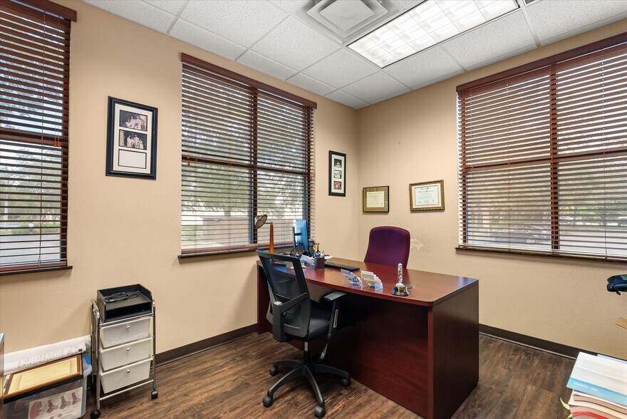 More Photos Of 1507 S Hiawassee Rd, Orlando Medical For Sale