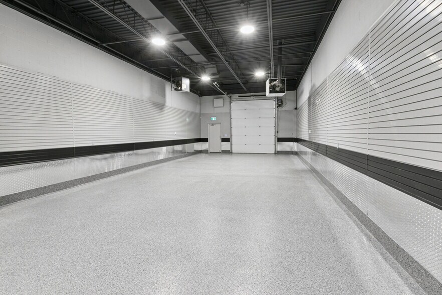 More Photos Of 2721 Markham Rd, Toronto Showroom For Lease