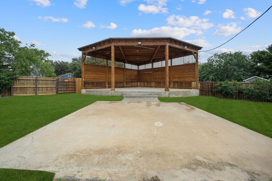 More Photos Of 19588 K St, Somerset Restaurant For Sale