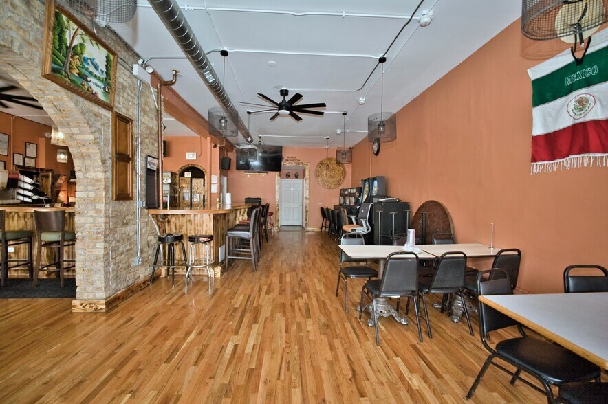 More Photos Of 3034-3040 W Montrose Ave, Chicago Apartments For Sale