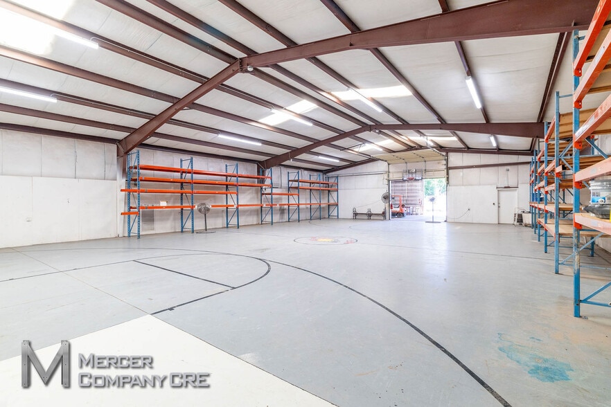 More Photos Of 10108 NW 10th St, Yukon Warehouse For Sale