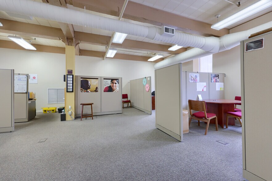 More Photos Of 704 Main St, Akron Flex For Sale