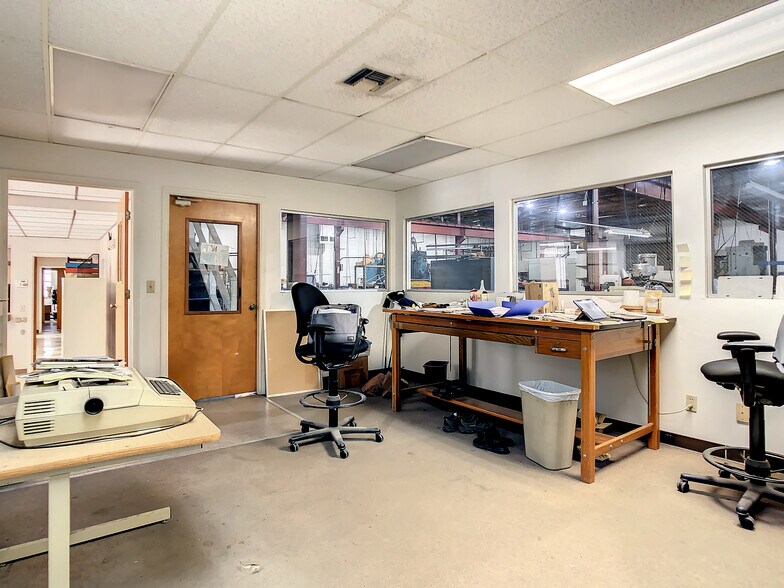 More Photos Of 11625 N 54th St, Clearwater Manufacturing For Sale