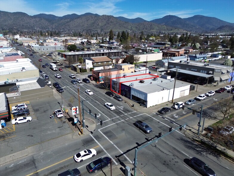 Primary Photo Of 783 SE 6th St, Grants Pass General Retail For Lease