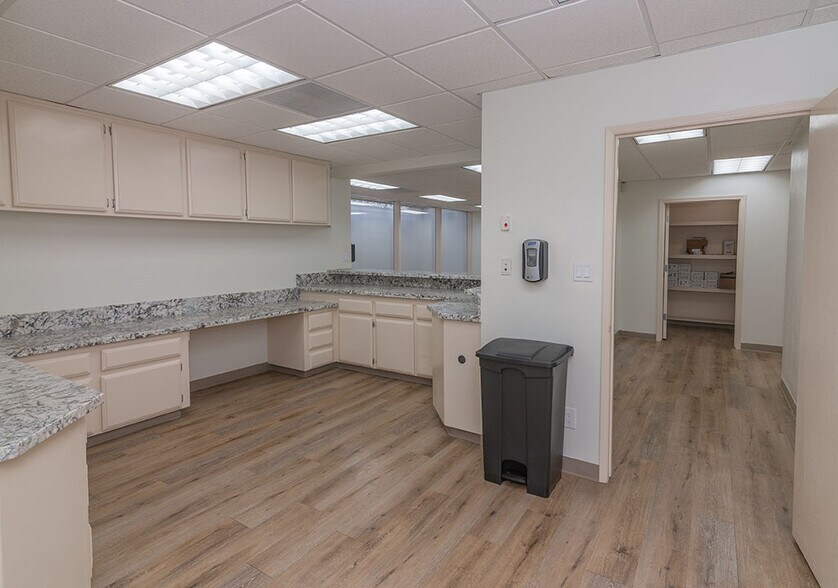 More Photos Of 3801 San Dimas St, Bakersfield Medical For Lease