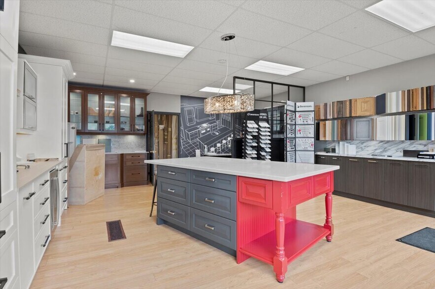 More Photos Of 48 Water St, Port Perry Storefront For Lease