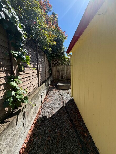 More Photos Of 720 E Washington St, Petaluma Office For Sale