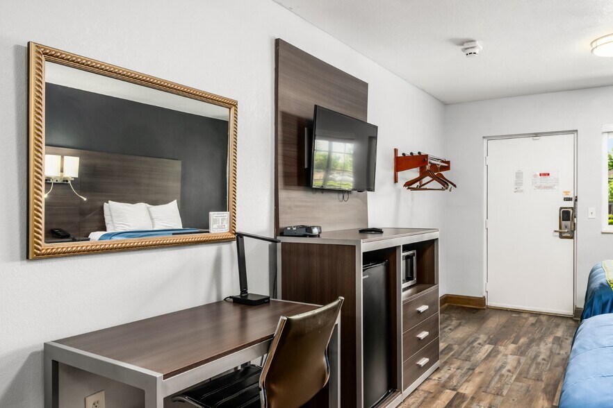 More Photos Of 4029 Marlane Dr, Grove City Hotel For Sale