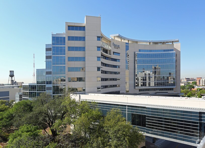 More Photos Of 3410 Worth St, Dallas Medical For Lease