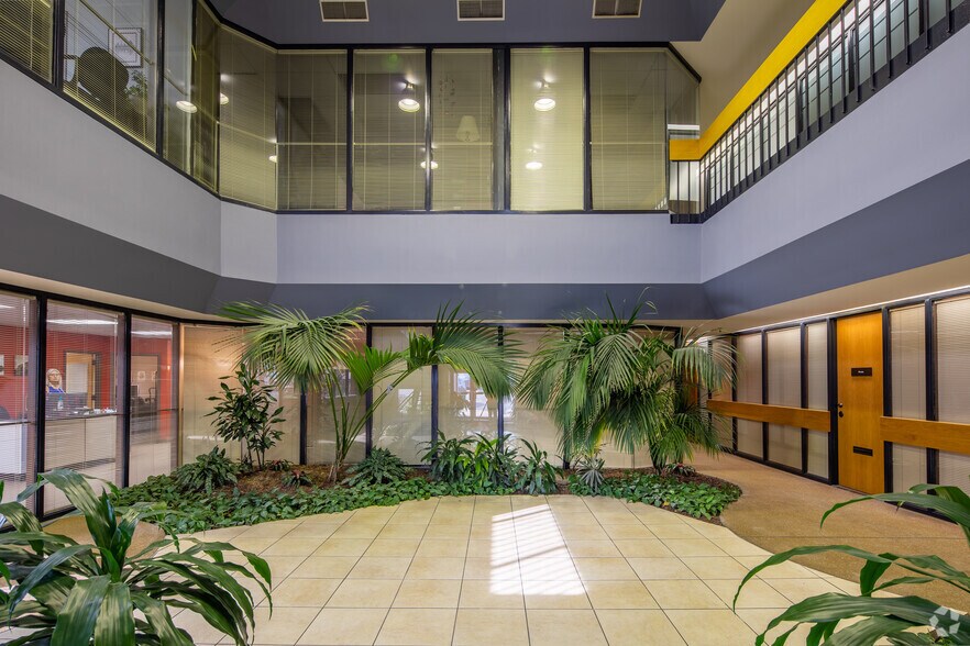 More Photos Of 10820 Sunset Office Dr, Saint Louis Office For Lease