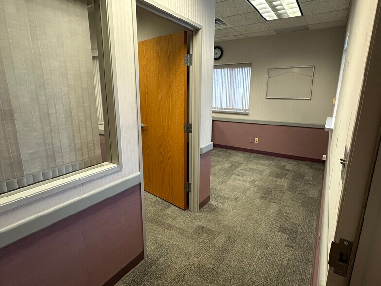 More Photos Of 1355 Aberdeen St, Terre Haute Warehouse For Lease