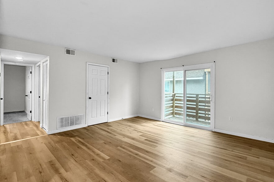 More Photos Of 3547-3553 Heatherton Dr, Davenport Apartments For Sale