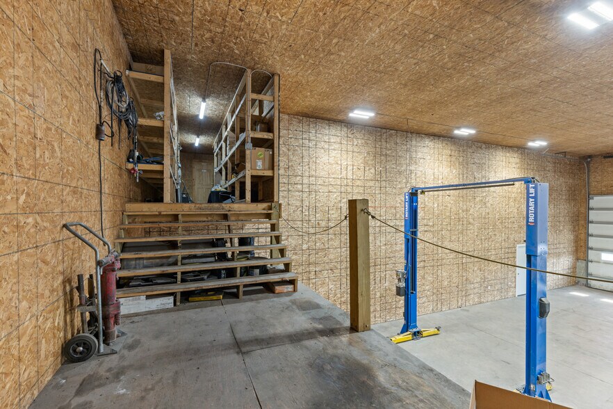 More Photos Of 381 Portland St, Berwick Service For Lease