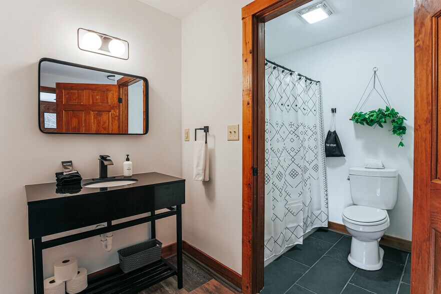 More Photos Of 7847 Rockfish Valley Hwy, Afton Hotel For Sale