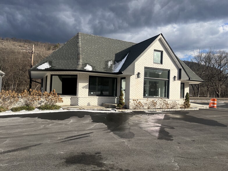 More Photos Of 192 Ny-17, Tuxedo Park General Retail For Sale