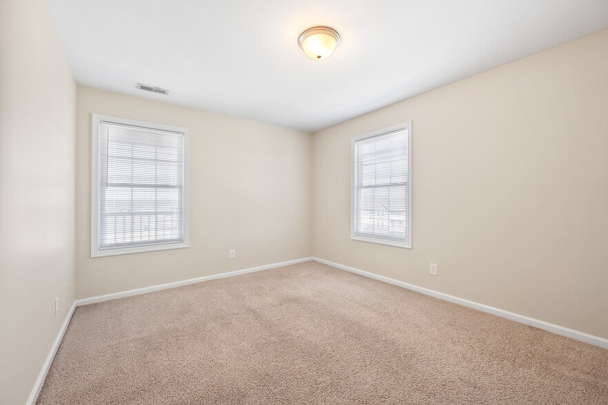More Photos Of 301 Rotunda St, Lynchburg Apartments For Sale