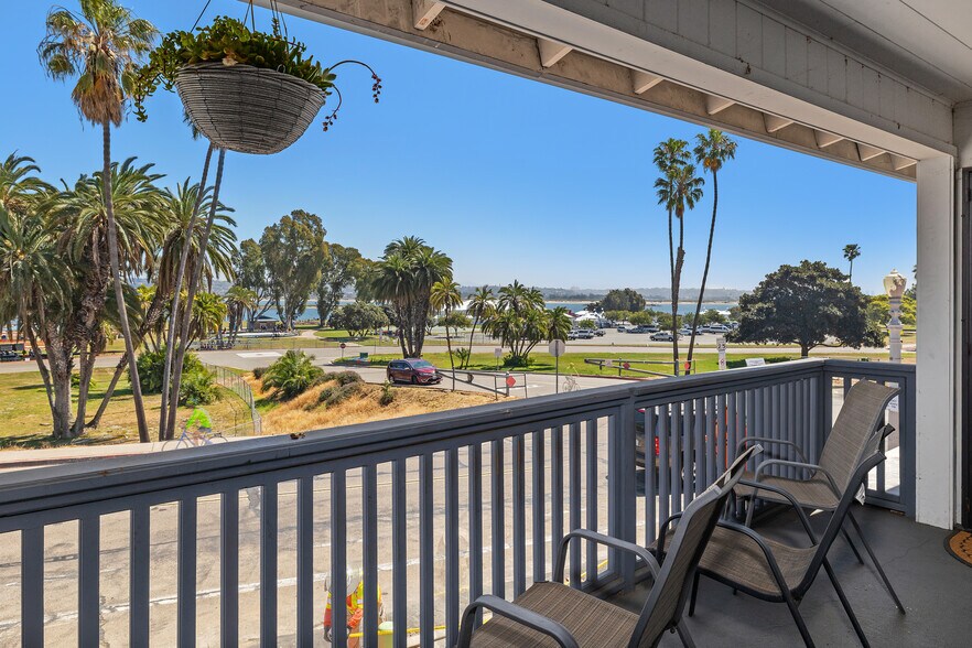 More Photos Of 3702-3710 Crown Point Dr, San Diego Apartments For Sale